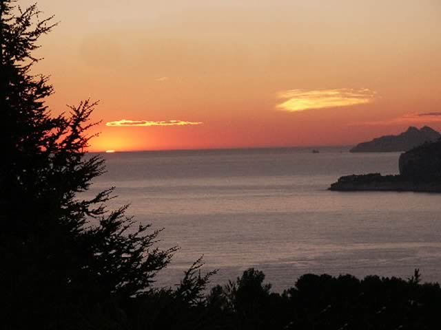  Cassis: coucher de soleil sur la mer